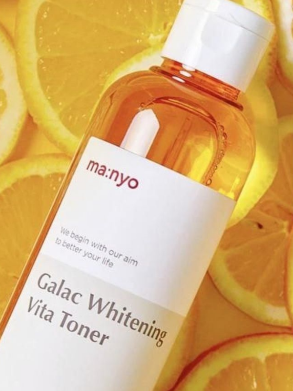 Manyo Мультивитаминный тонер для уставшей, тусклой кожи. Galac Whitening Vita Toner 210 мл